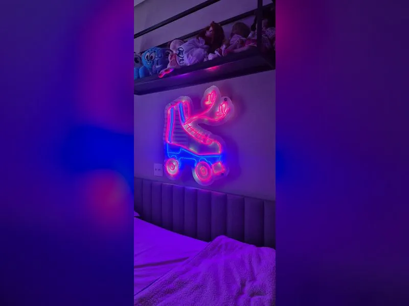 Neon de segunda geração em acrílico 8mm para decoração de quarto infantil — Cromatica Comunicação Visual, Santos/SP