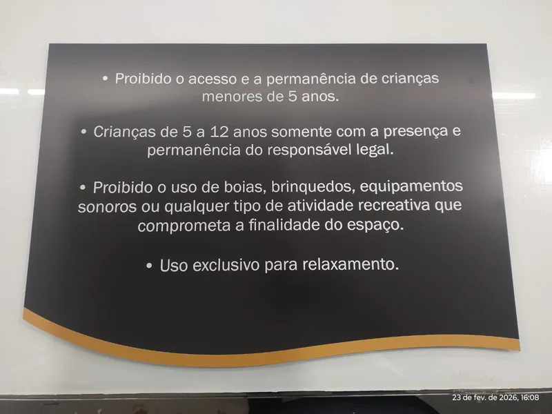 Placa de sinalização com normas de uso de área de lazer, em PS 2mm com impressão UV, para a ADM Unlimited — Cromatica Comunicação Visual, Santos/SP