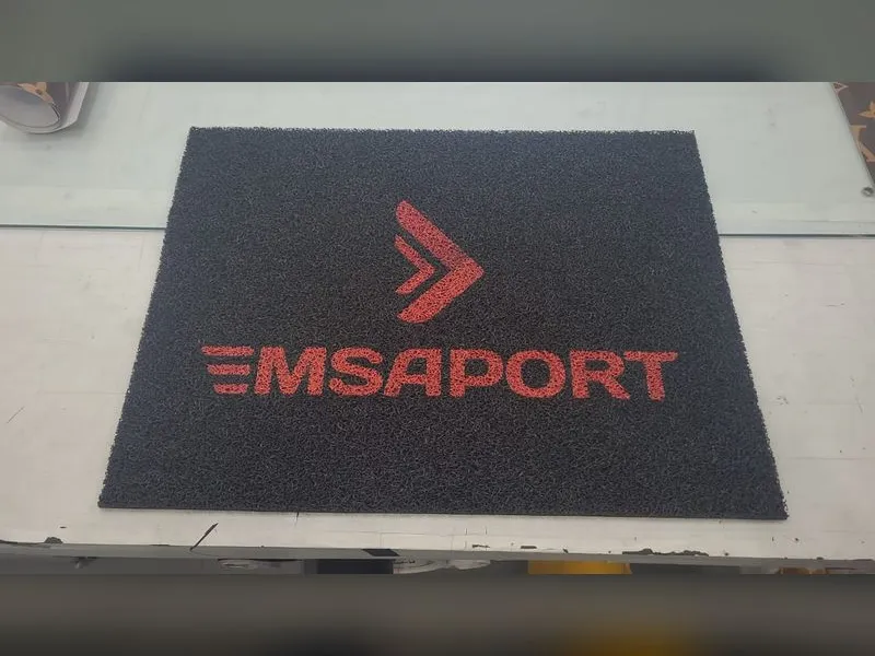 Tapetes e capachos personalizados executados pela Cromatica em Santos/SP