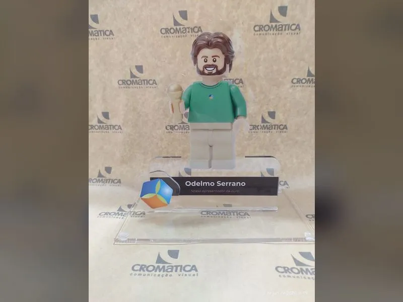Troféu em acrílico personalizado com miniatura para o terminal portuário COFCO — Cromatica Comunicação Visual, Santos/SP