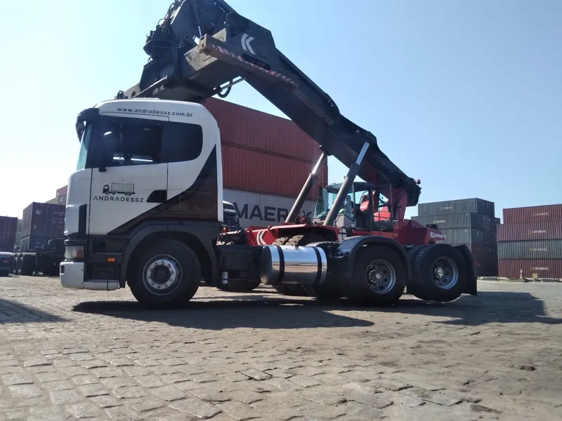 Adesivagem de caminhão com Alltak para a transportadora Andrade Transportes — Cromatica Comunicação Visual, Santos/SP