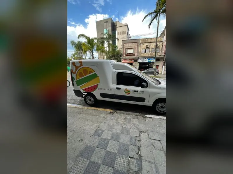 Fiat Fiorino com adesivo digital para o Império Hortifruti — Cromatica Comunicação Visual, Santos/SP